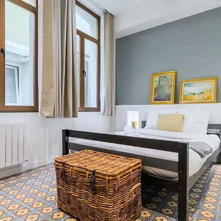 Functional In The Heart Of Old Apartment *